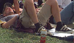 Mann verpennt Bierwerbung